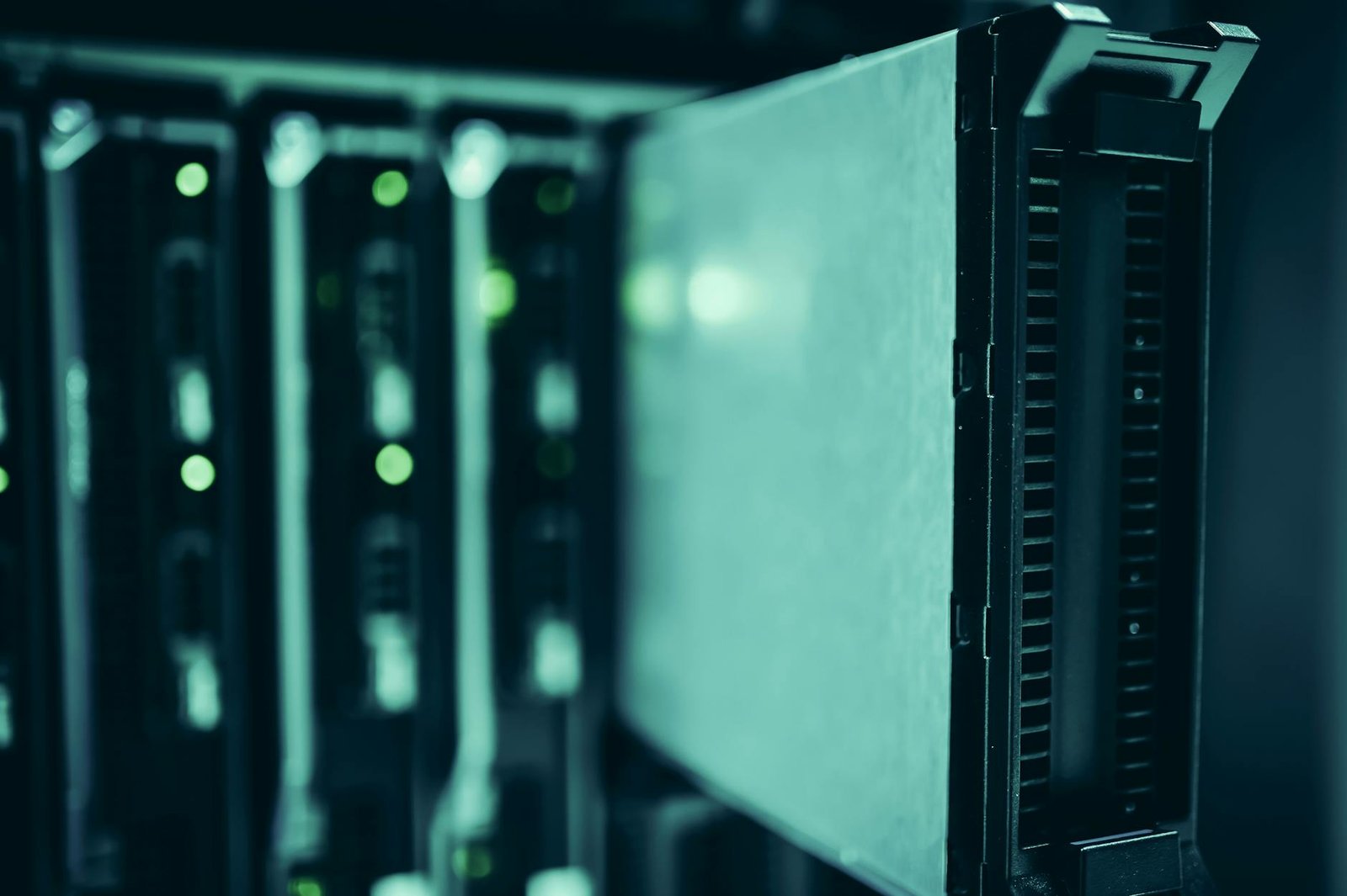 Proxmox VE vs XCP-ng vs Incus: Self-Hosted Hypervisor Showdown for VPS &amp; Bare Metal (2026)